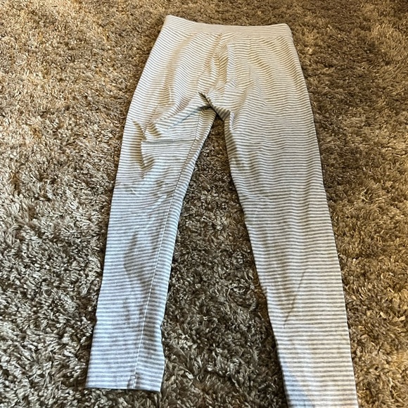 Victoria’s Secret grey and white leggings - Picture 3 of 3